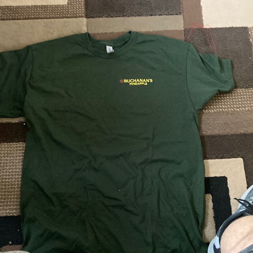 Green Buchanan pineapple tee shirt size L